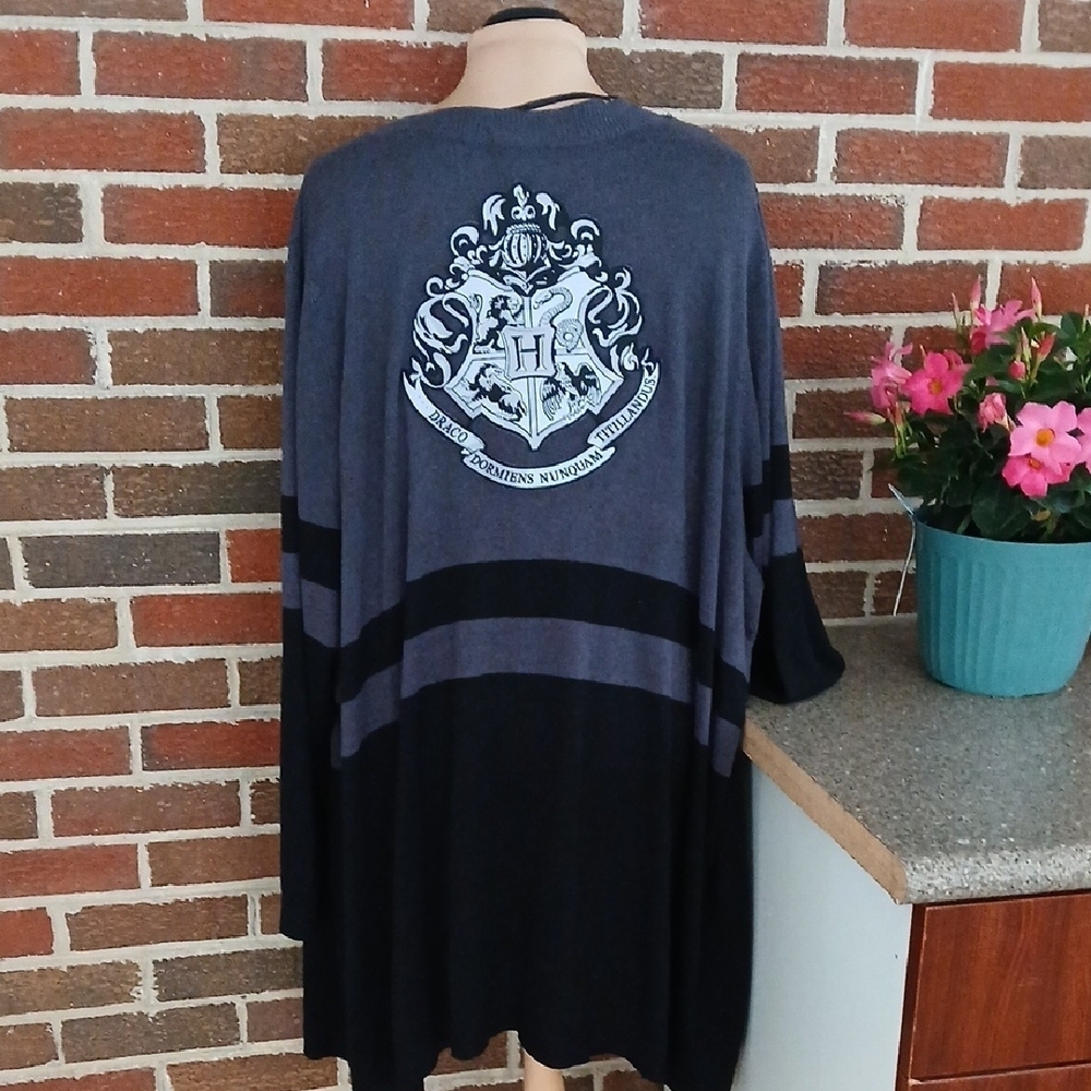 Warner Bros. Gray and Black Hogwarts Shrug XXL - Picture 3 of 10